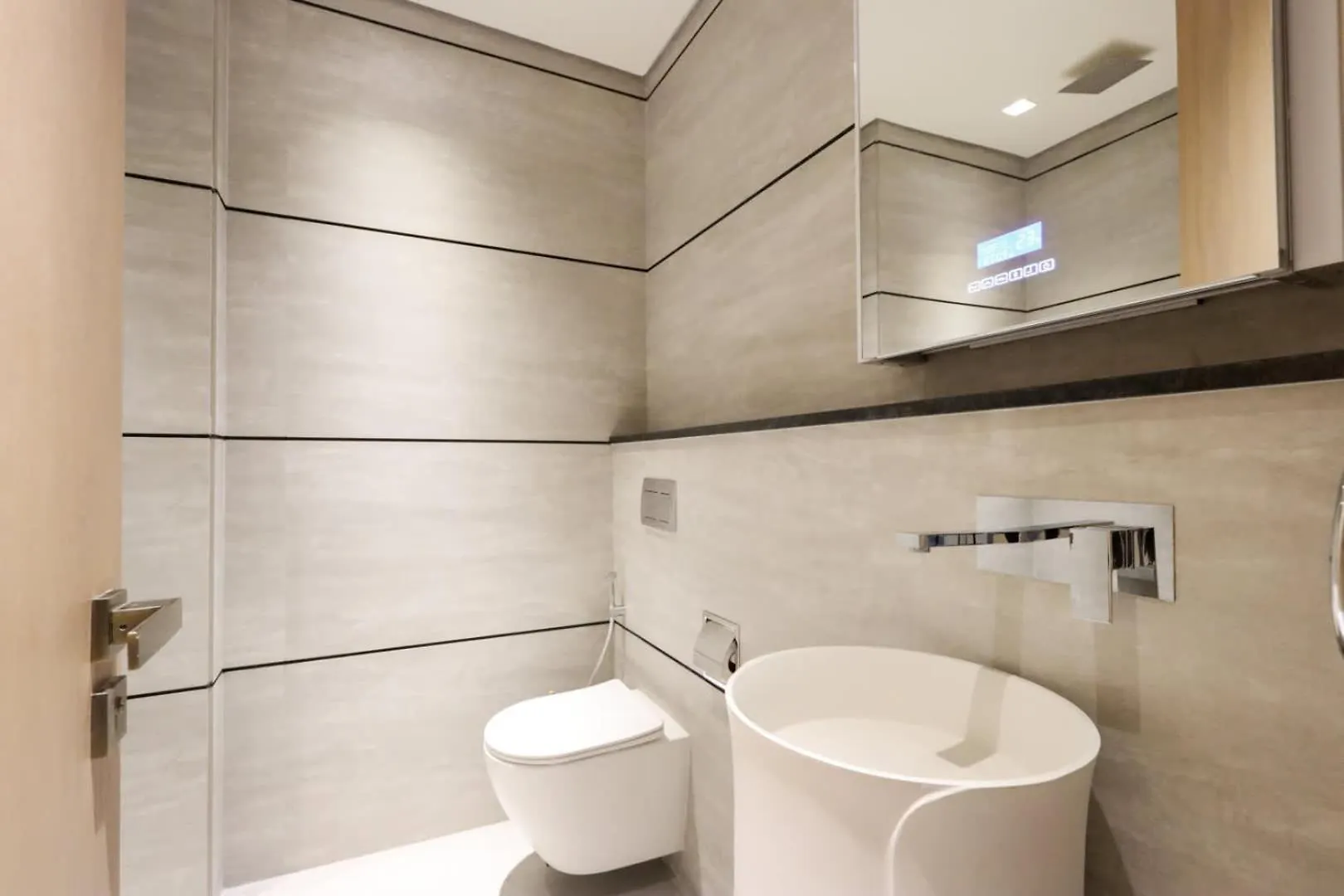 Livbnb - Serene Studio With Private Terrace In Jvc Dubai Apartment